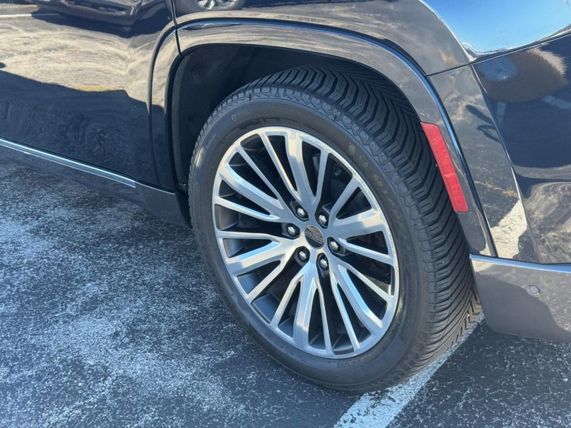 Jeep Grand Wagoneer Vehicle Image 09