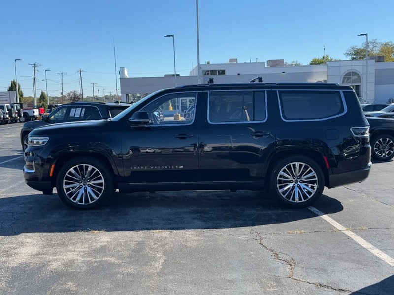 Jeep Grand Wagoneer Vehicle Image 11