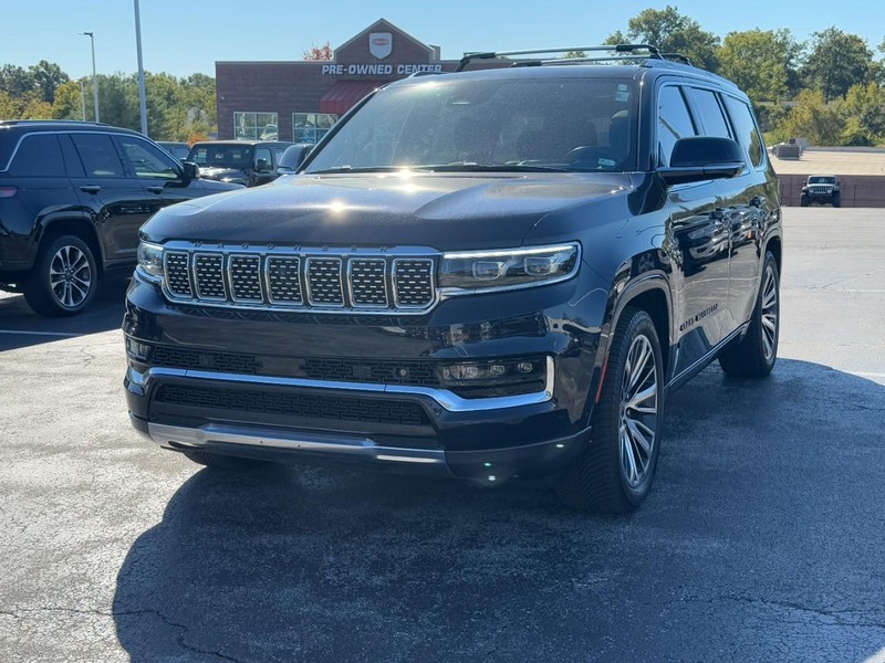 Jeep Grand Wagoneer Vehicle Image 12