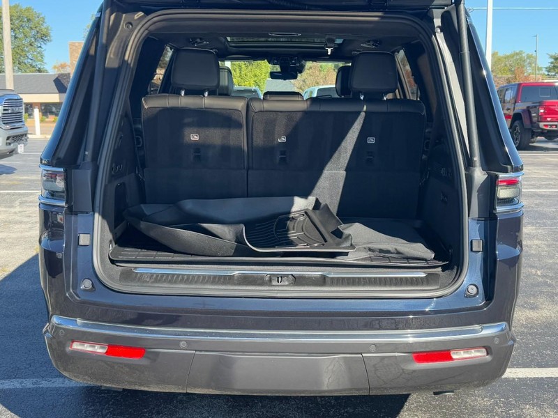 Jeep Grand Wagoneer Vehicle Image 17