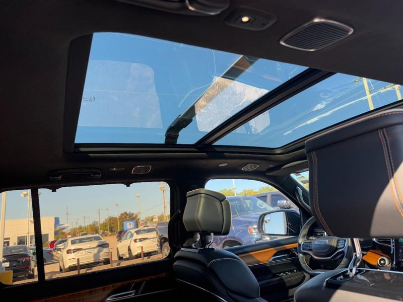 Jeep Grand Wagoneer Vehicle Image 21