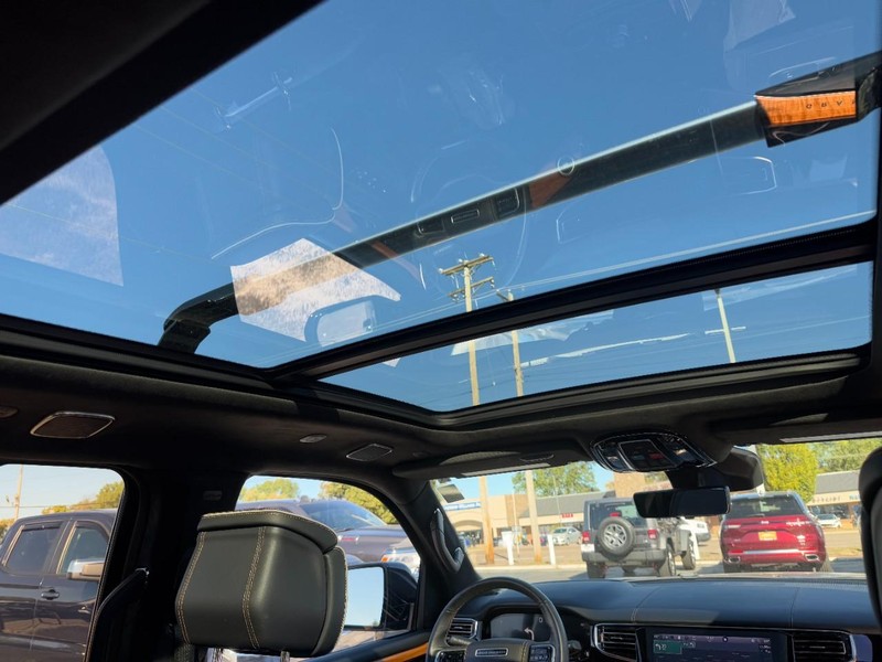 Jeep Grand Wagoneer Vehicle Image 22