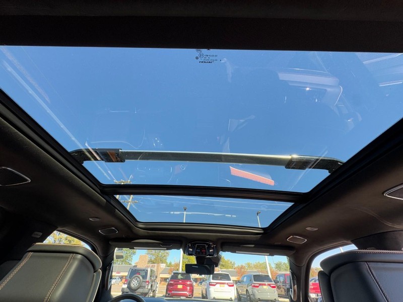 Jeep Grand Wagoneer Vehicle Image 25