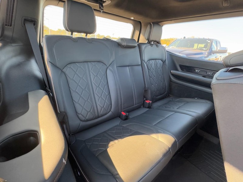 Jeep Grand Wagoneer Vehicle Image 26