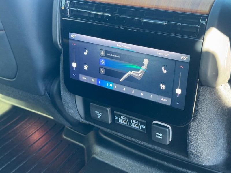 Jeep Grand Wagoneer Vehicle Image 27