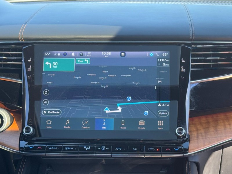 Jeep Grand Wagoneer Vehicle Image 30