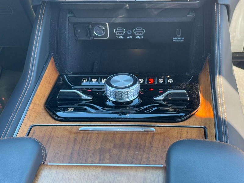 Jeep Grand Wagoneer Vehicle Image 31