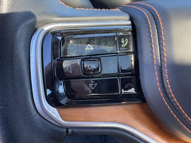 Jeep Grand Wagoneer Vehicle Image 35