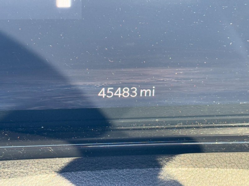 Jeep Grand Wagoneer Vehicle Image 37