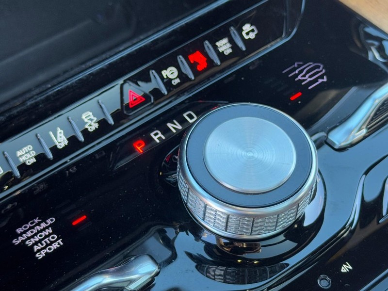 Jeep Grand Wagoneer Vehicle Image 38