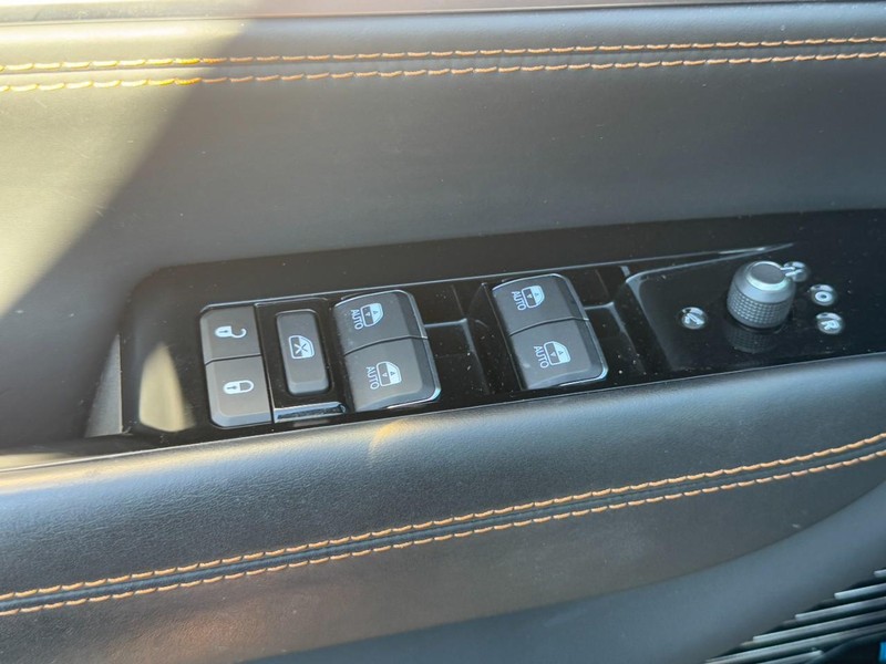 Jeep Grand Wagoneer Vehicle Image 45