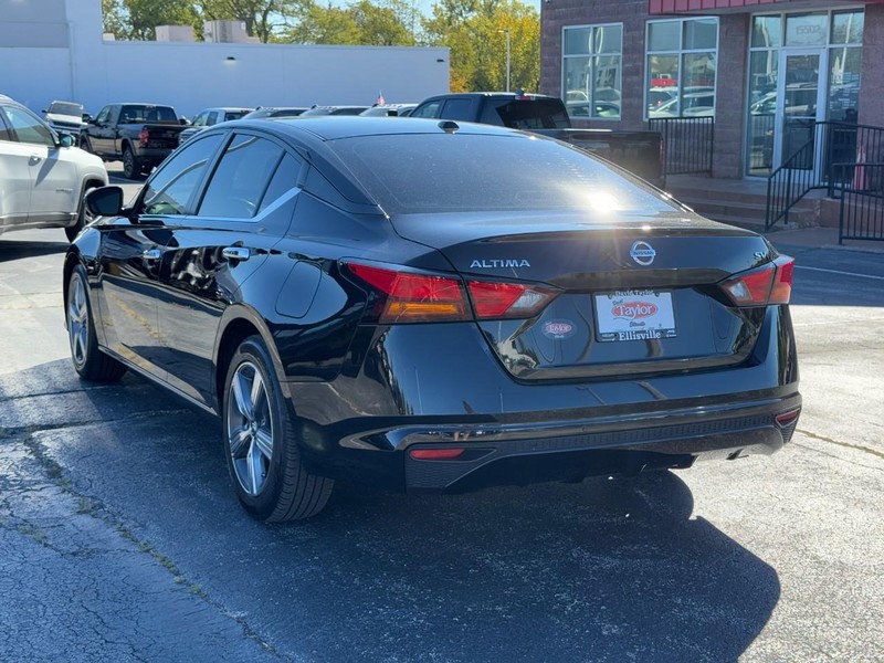 Nissan Altima Vehicle Image 06