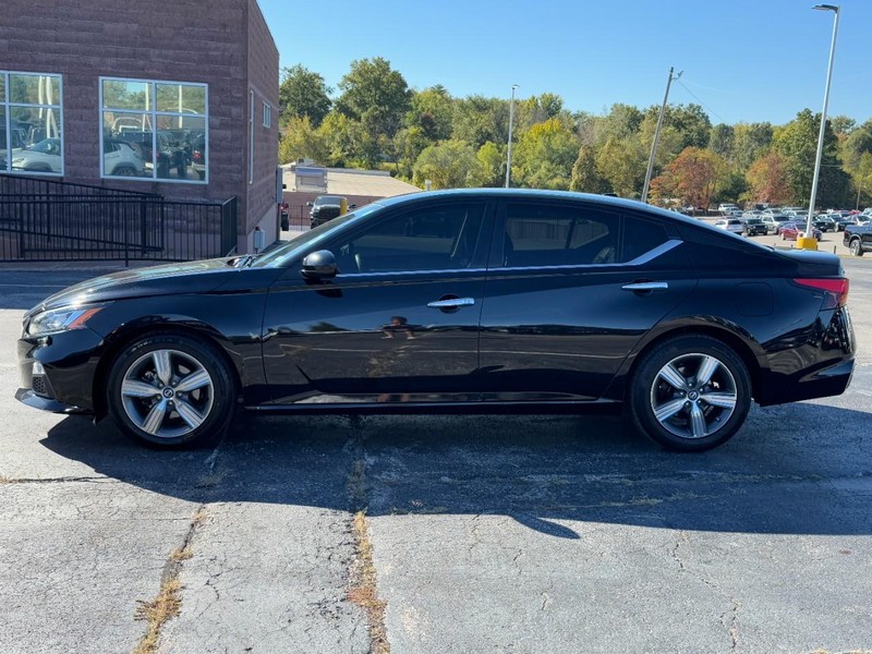 Nissan Altima Vehicle Image 08