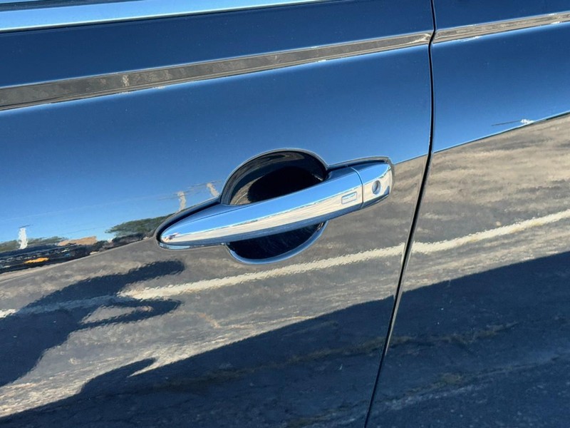 Nissan Altima Vehicle Image 12