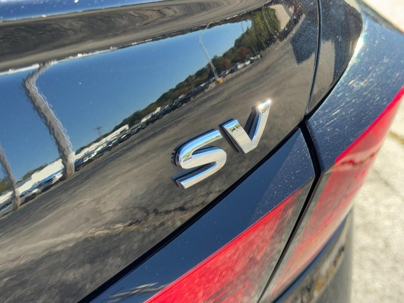 Nissan Altima Vehicle Image 14