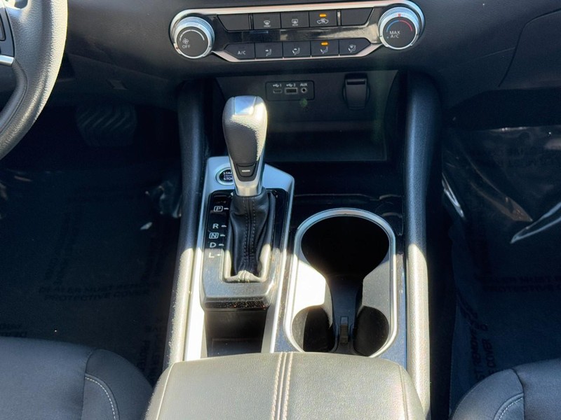 Nissan Altima Vehicle Image 21