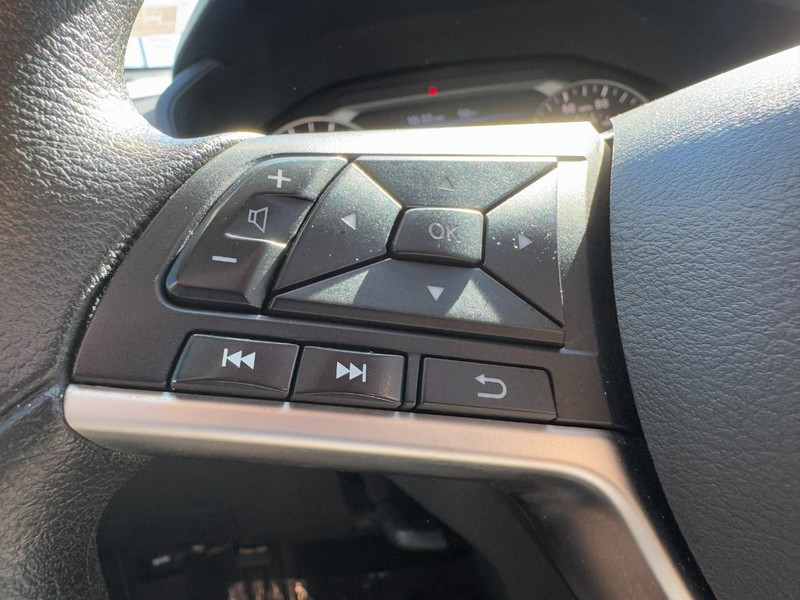 Nissan Altima Vehicle Image 23