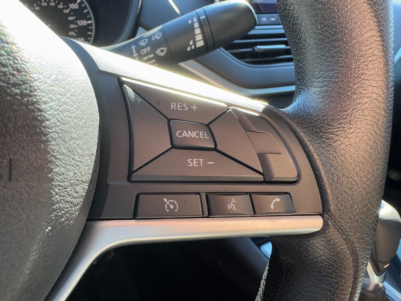 Nissan Altima Vehicle Image 24