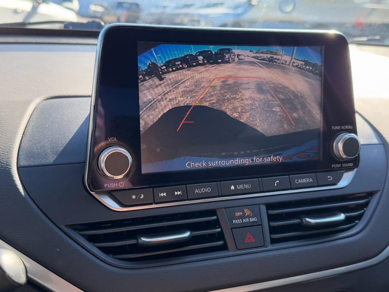 Nissan Altima Vehicle Image 28