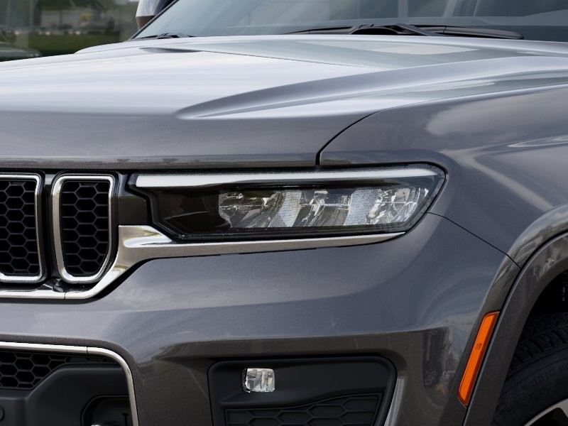 Jeep Grand Cherokee Vehicle Image 13