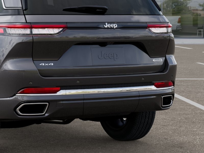 Jeep Grand Cherokee Vehicle Image 16
