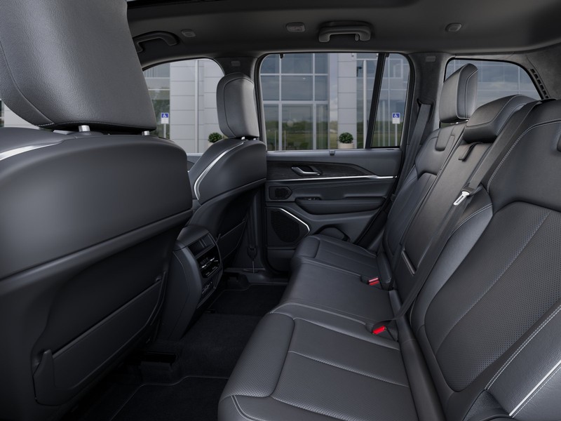 Jeep Grand Cherokee Vehicle Image 26