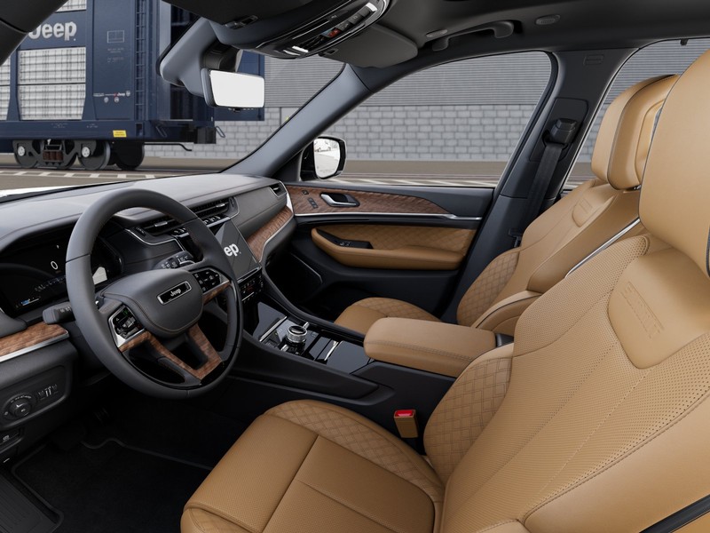 Jeep Grand Cherokee Vehicle Image 25