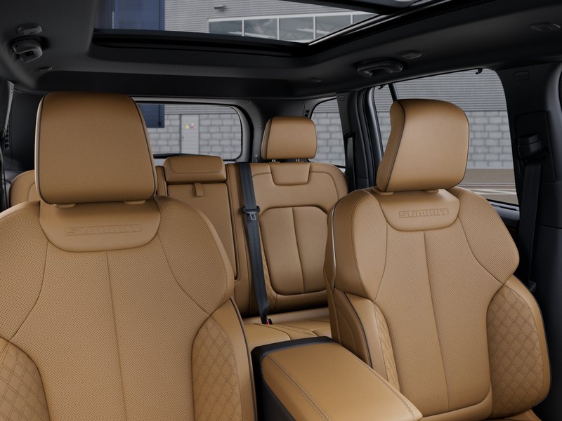 Jeep Grand Cherokee Vehicle Image 29