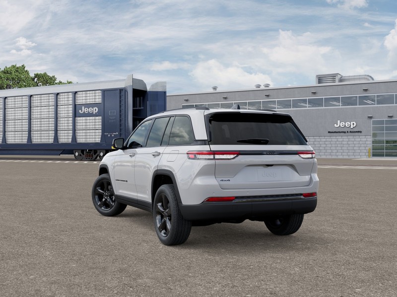 Jeep Grand Cherokee Vehicle Image 03