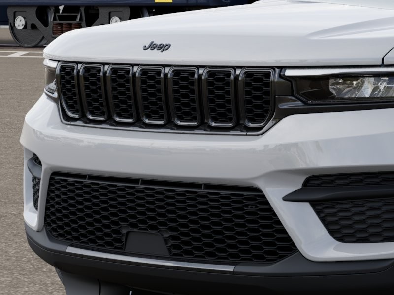 Jeep Grand Cherokee Vehicle Image 14