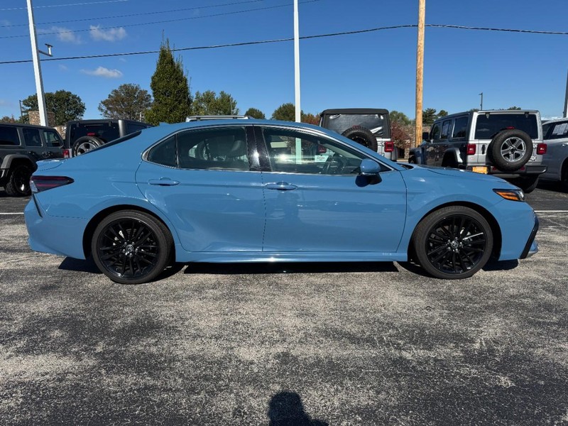 Toyota Camry Vehicle Image 02