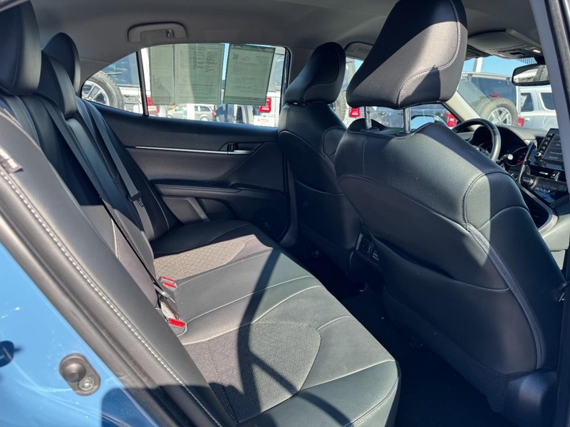 Toyota Camry Vehicle Image 12