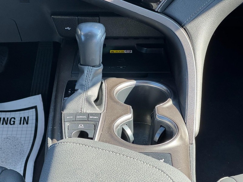 Toyota Camry Vehicle Image 16