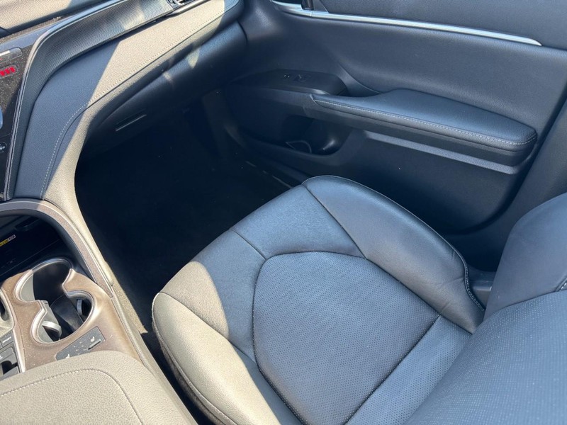 Toyota Camry Vehicle Image 17