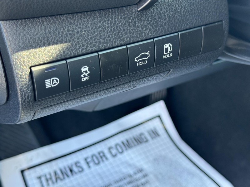 Toyota Camry Vehicle Image 18