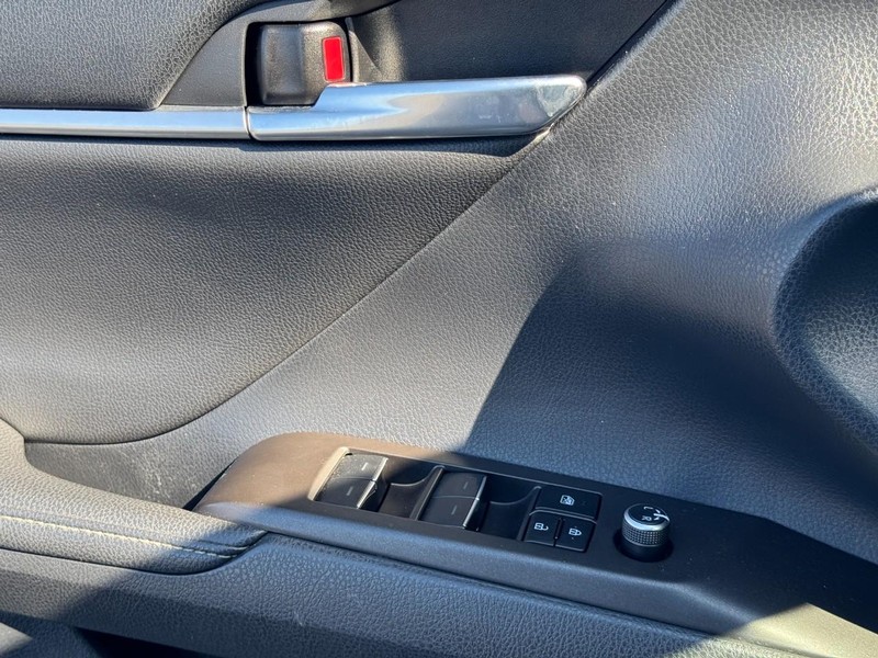 Toyota Camry Vehicle Image 25