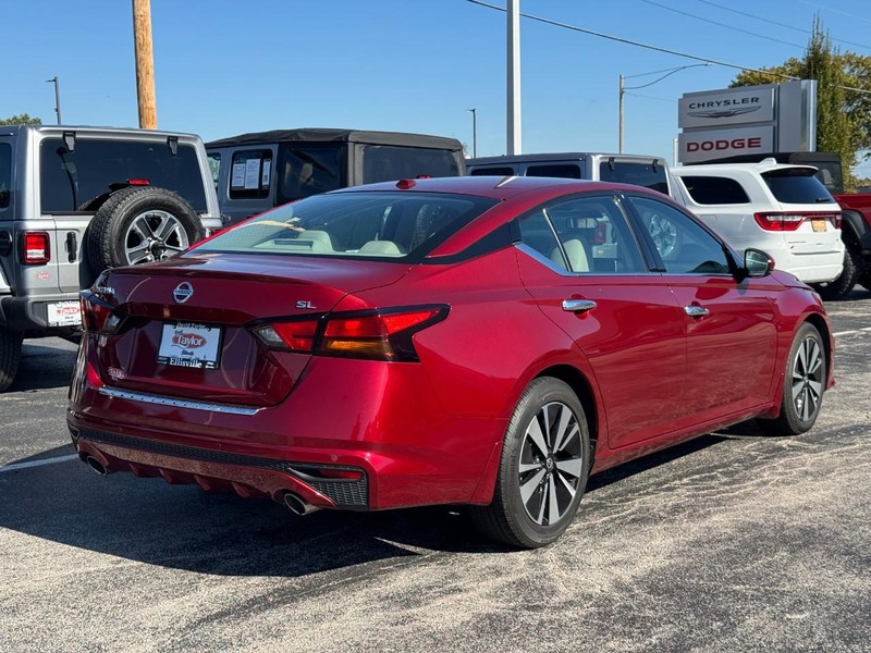 Nissan Altima Vehicle Image 03