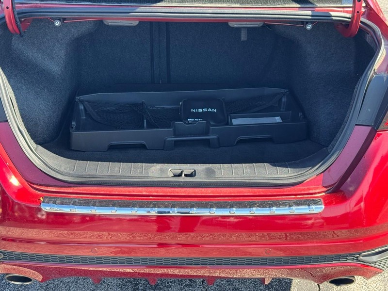 Nissan Altima Vehicle Image 06