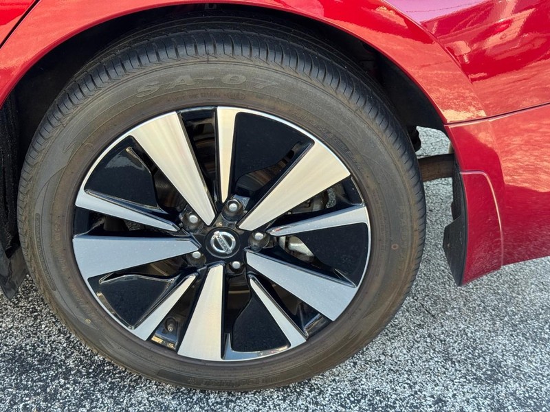 Nissan Altima Vehicle Image 10