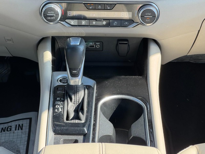 Nissan Altima Vehicle Image 17