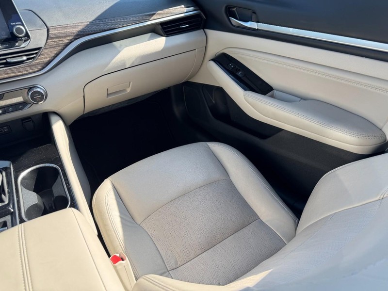 Nissan Altima Vehicle Image 18