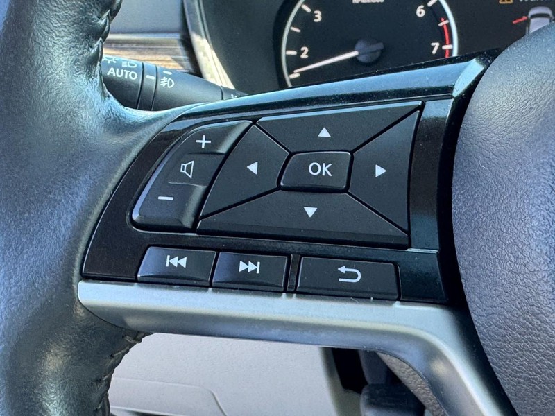 Nissan Altima Vehicle Image 23