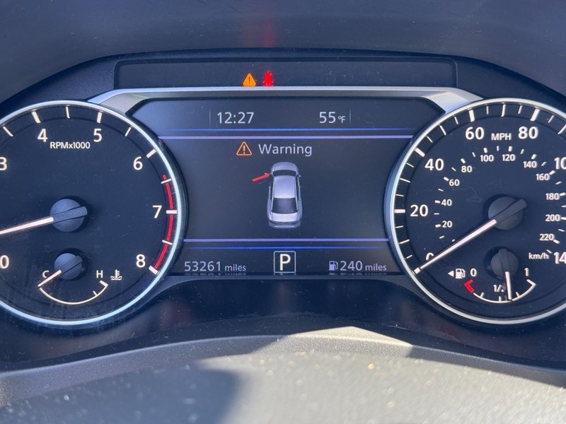 Nissan Altima Vehicle Image 25