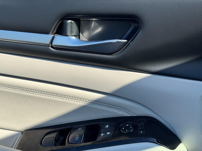 Nissan Altima Vehicle Image 28