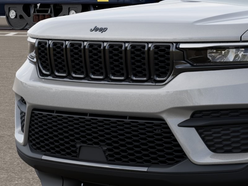Jeep Grand Cherokee Vehicle Image 14