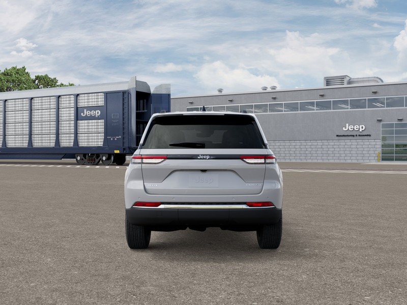 Jeep Grand Cherokee Vehicle Image 09