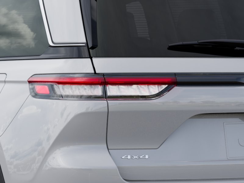 Jeep Grand Cherokee Vehicle Image 12