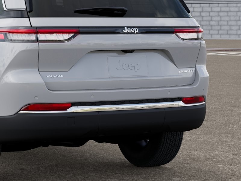 Jeep Grand Cherokee Vehicle Image 16
