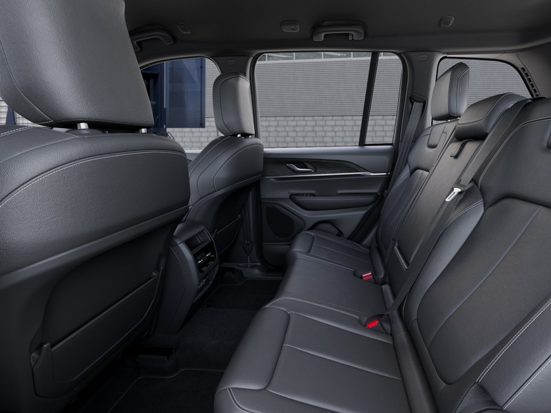 Jeep Grand Cherokee Vehicle Image 26