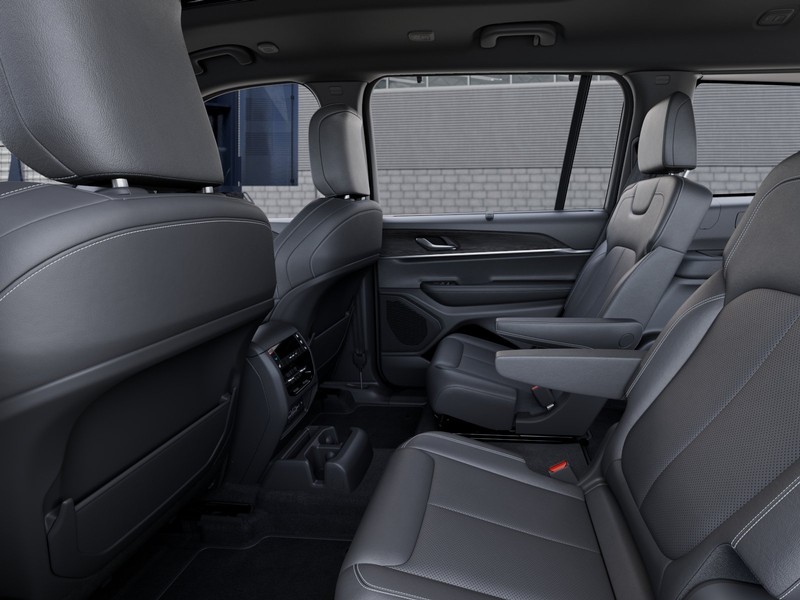 Jeep Grand Cherokee L Vehicle Image 26